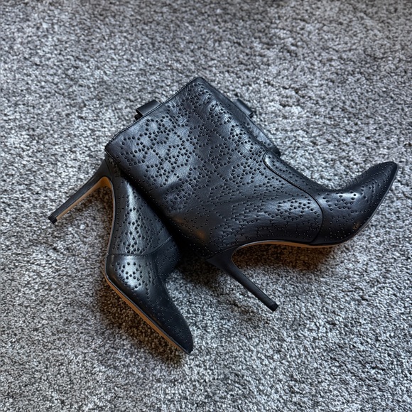 Vince Camuto Black Ankle Boots - Picture 1 of 4